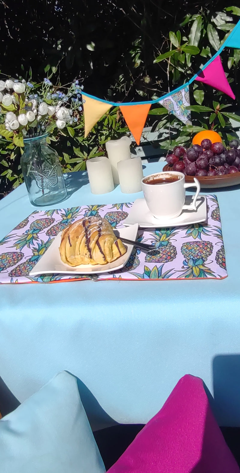 PIneapple Garden Table Set – Tablecloth, 2 Cushion Covers, Bunting and Place mats | Perfect for Garden Parties, Weddings & Kids&