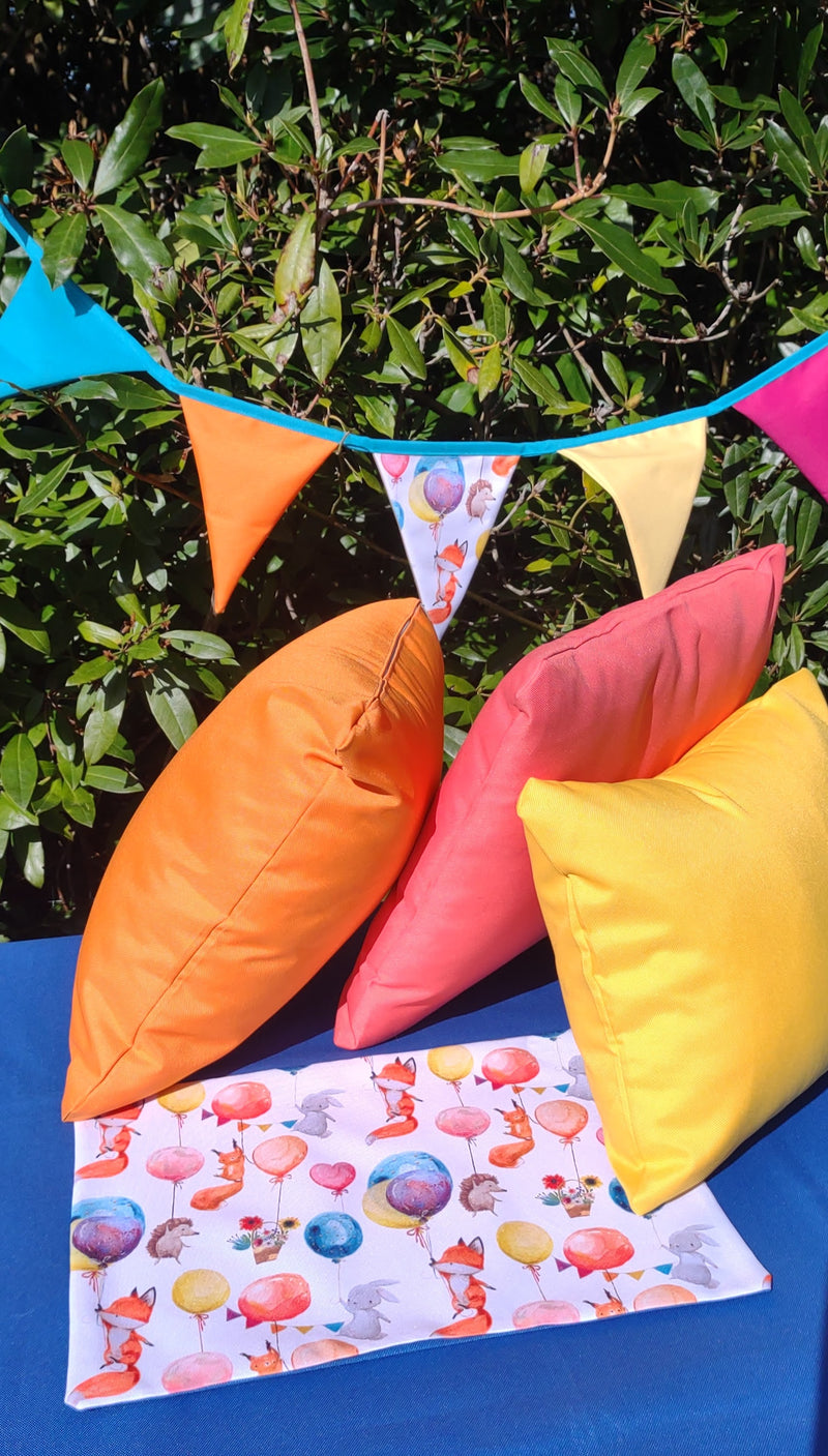 Foxes Garden Table Set – Tablecloth, 2 Cushion Covers, Bunting and Place mats | Perfect for Garden Parties, Weddings & Kids&