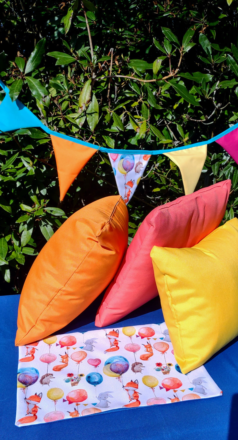 Foxes Garden Table Set – Tablecloth, 2 Cushion Covers, Bunting and Place mats | Perfect for Garden Parties, Weddings & Kids&