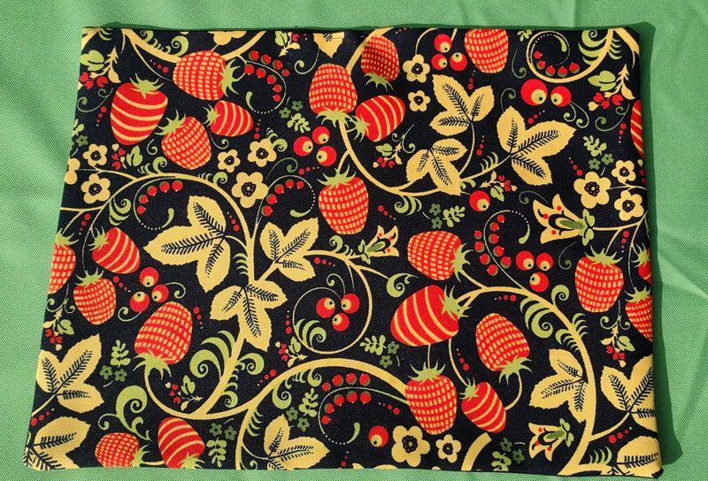 Strawberry Garden Table Set – Tablecloth, 2 Cushion Covers and Place mats | Perfect for Garden Parties, Weddings & Kids&